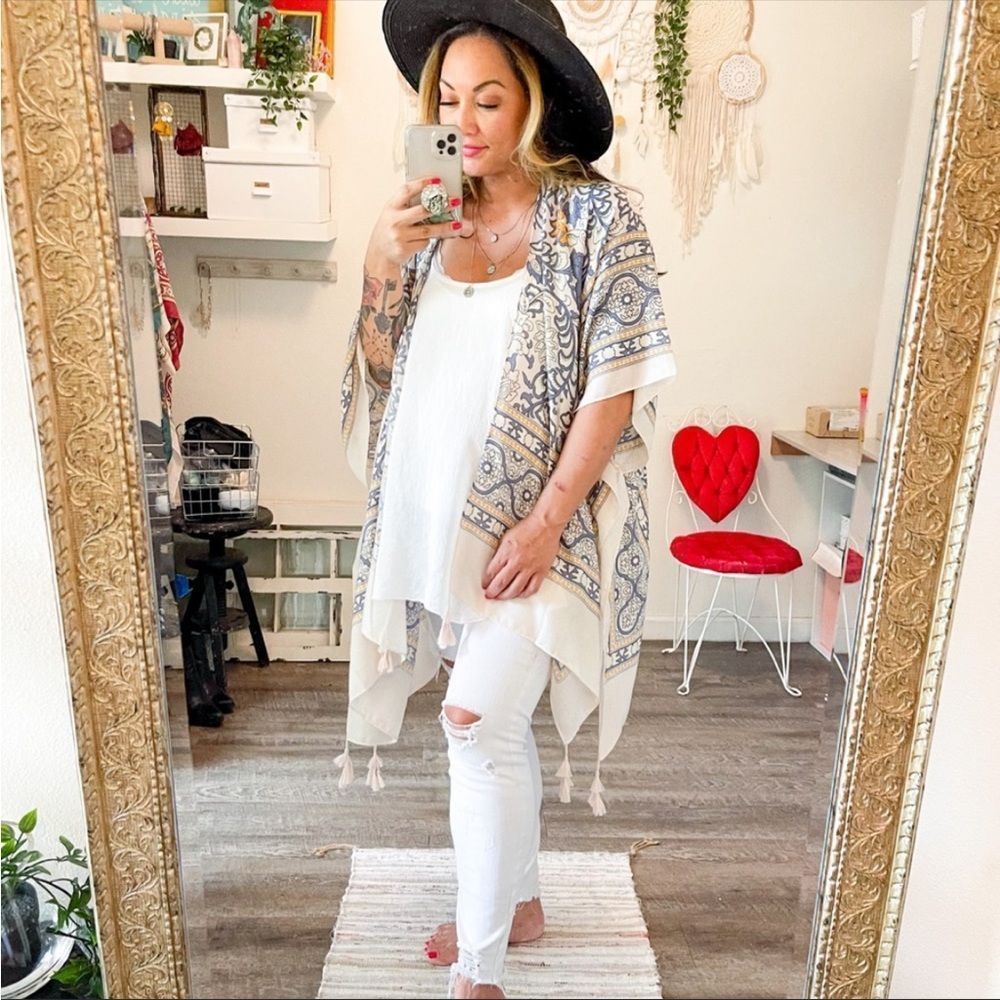 The House Of Gentry Cream and Navy Paisley Kimono